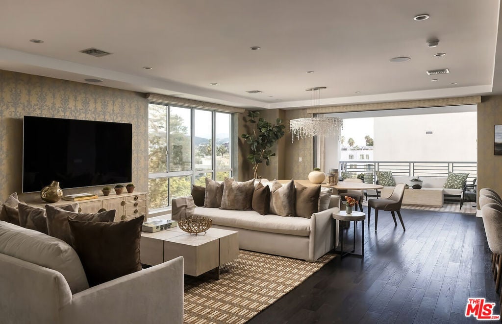 Photo of 450 N Palm Drive #507, Beverly Hills, CA 90210 (MLS # 26103412)