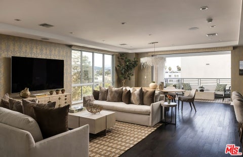 Photo of 450 N Palm Drive #507, Beverly Hills, CA 90210 (MLS # 26103412)