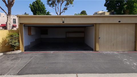 Photo of 25712 Le Parc #31, Lake Forest, CA 92630 (MLS # OC26119741)