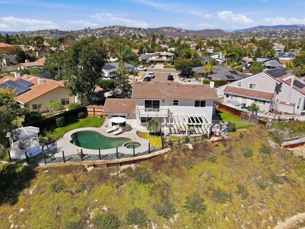 2712 Mateo Place