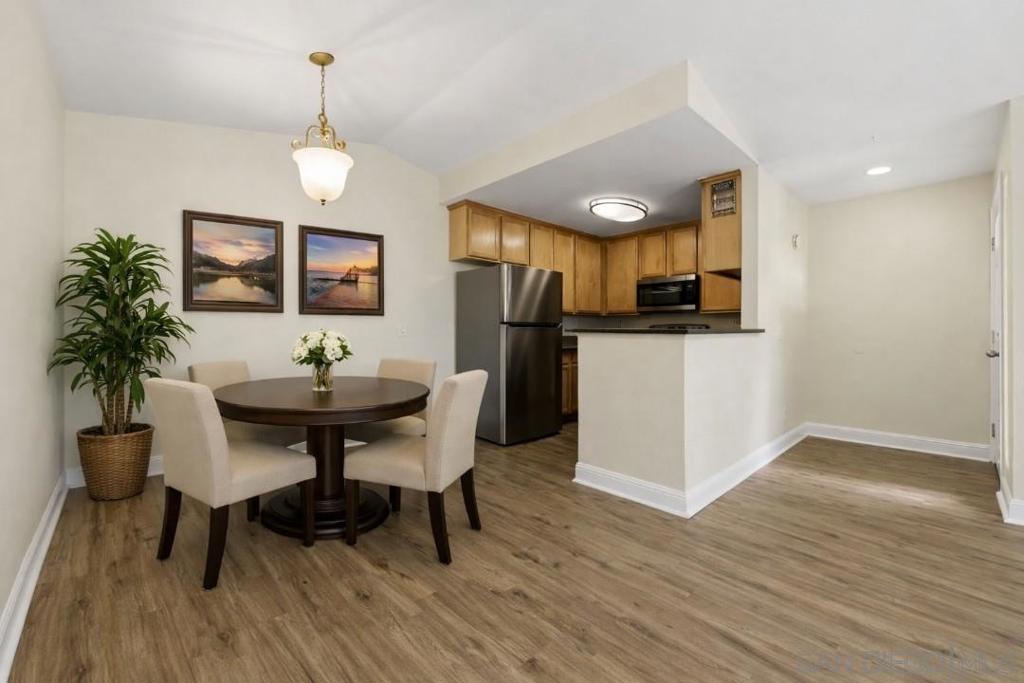 3525 Grove 220