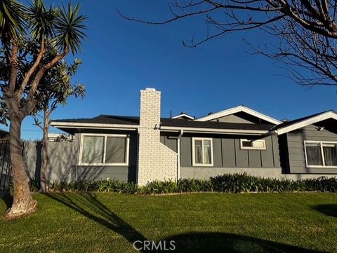 Photo of 17132 Emerald Ln #D, Huntington Beach, CA 92647 (MLS # NP26075379)