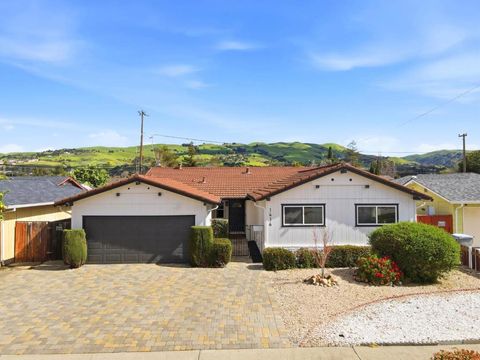 Photo of 1414 Turlock Lane, San Jose, CA 95132 (MLS # ML82035985)