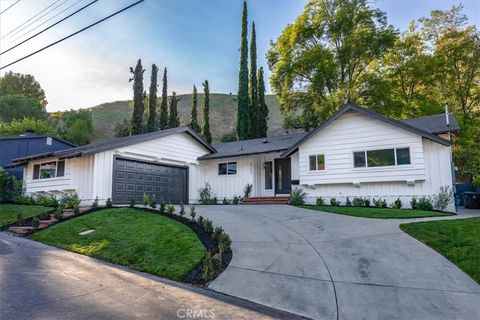 Photo of 4793 Excelente Drive, Woodland Hills, CA 91364 (MLS # IG26064425)