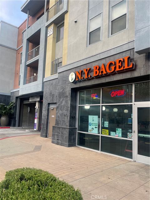 Photo of 565 N Commonwealth Ave Ave, Fullerton, CA 92831 (MLS # CV26027596)