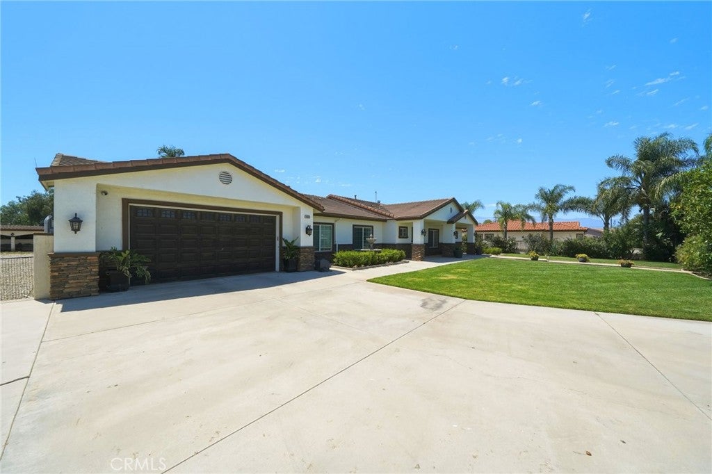5685 Oak Tree Cir