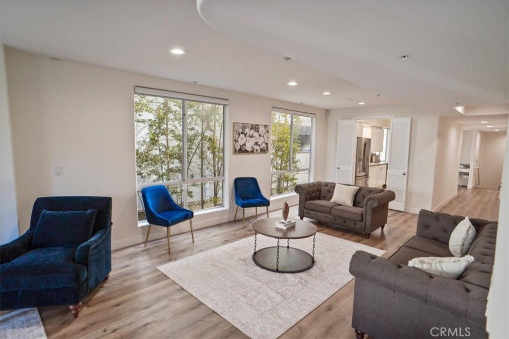 1819 Holmby Avenue 104