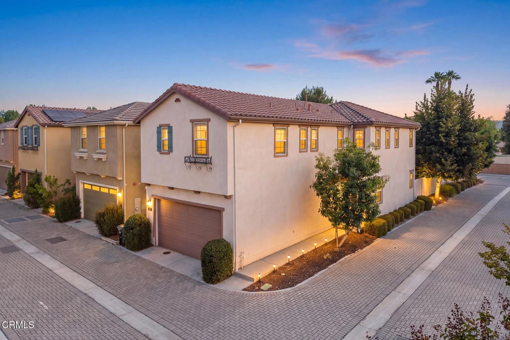 17326 Parque Vanowen Way Way, Lake Balboa CA 91406