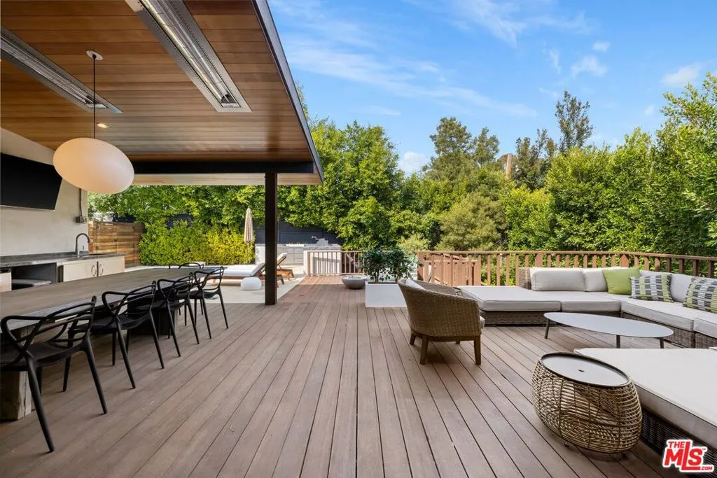 Los Angeles, California 90049, United States, 5 Bedrooms Bedrooms, ,4 BathroomsBathrooms,Residential,Active,80216