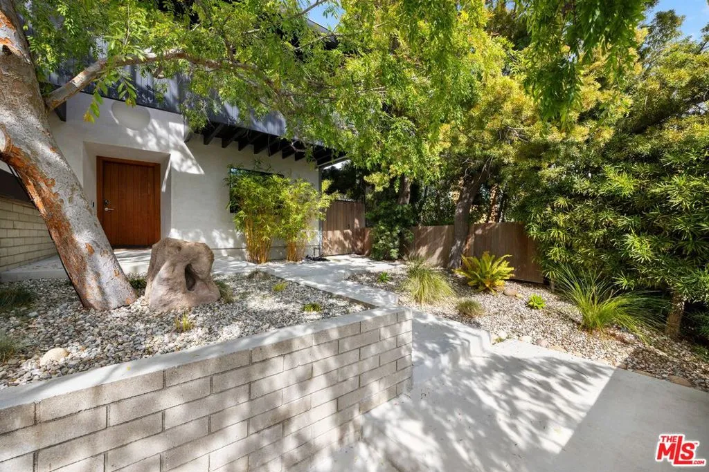 Los Angeles, California 90049, United States, 5 Bedrooms Bedrooms, ,4 BathroomsBathrooms,Residential,Active,80216