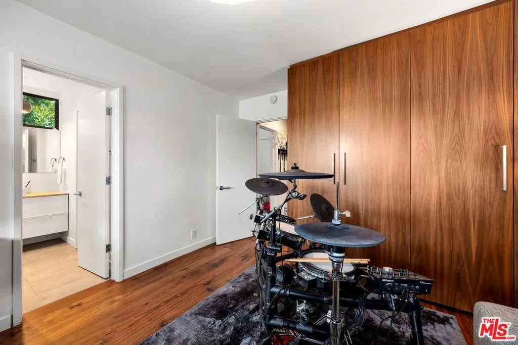 Los Angeles, California 90049, United States, 5 Bedrooms Bedrooms, ,4 BathroomsBathrooms,Residential,Active,80216