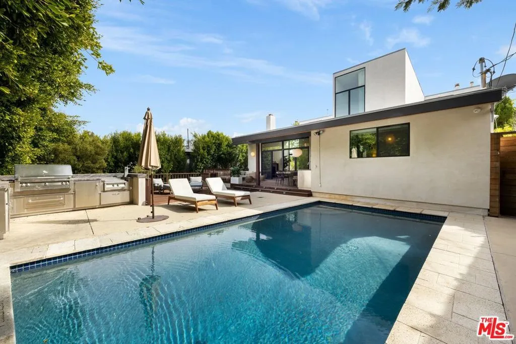 Los Angeles, California 90049, United States, 5 Bedrooms Bedrooms, ,4 BathroomsBathrooms,Residential,Active,80216