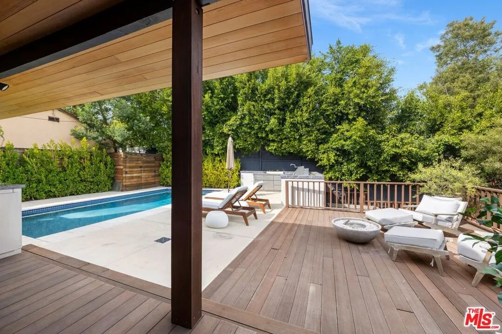 Los Angeles, California 90049, United States, 5 Bedrooms Bedrooms, ,4 BathroomsBathrooms,Residential,Active,80216