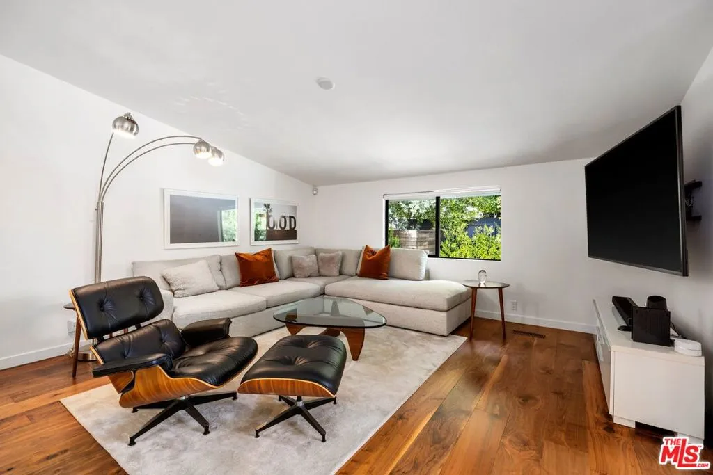 Los Angeles, California 90049, United States, 5 Bedrooms Bedrooms, ,4 BathroomsBathrooms,Residential,Active,80216