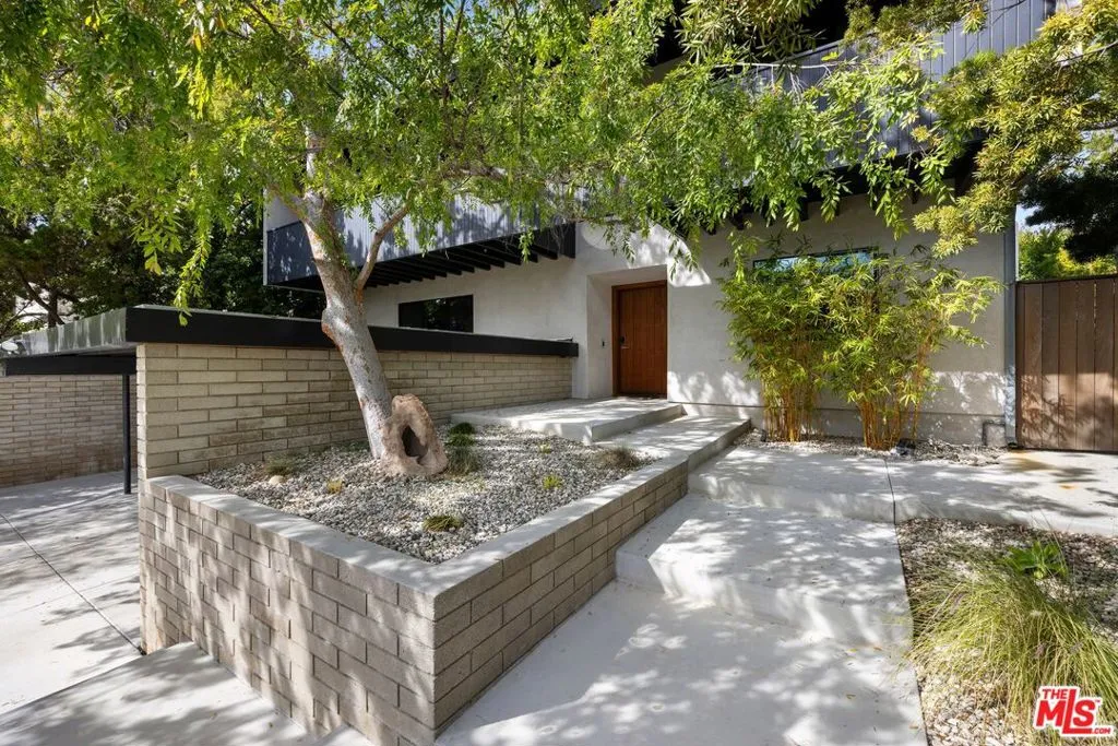 Los Angeles, California 90049, United States, 5 Bedrooms Bedrooms, ,4 BathroomsBathrooms,Residential,Active,80216