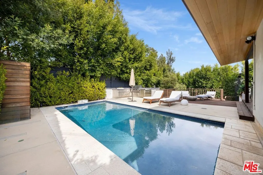 Los Angeles, California 90049, United States, 5 Bedrooms Bedrooms, ,4 BathroomsBathrooms,Residential,Active,80216