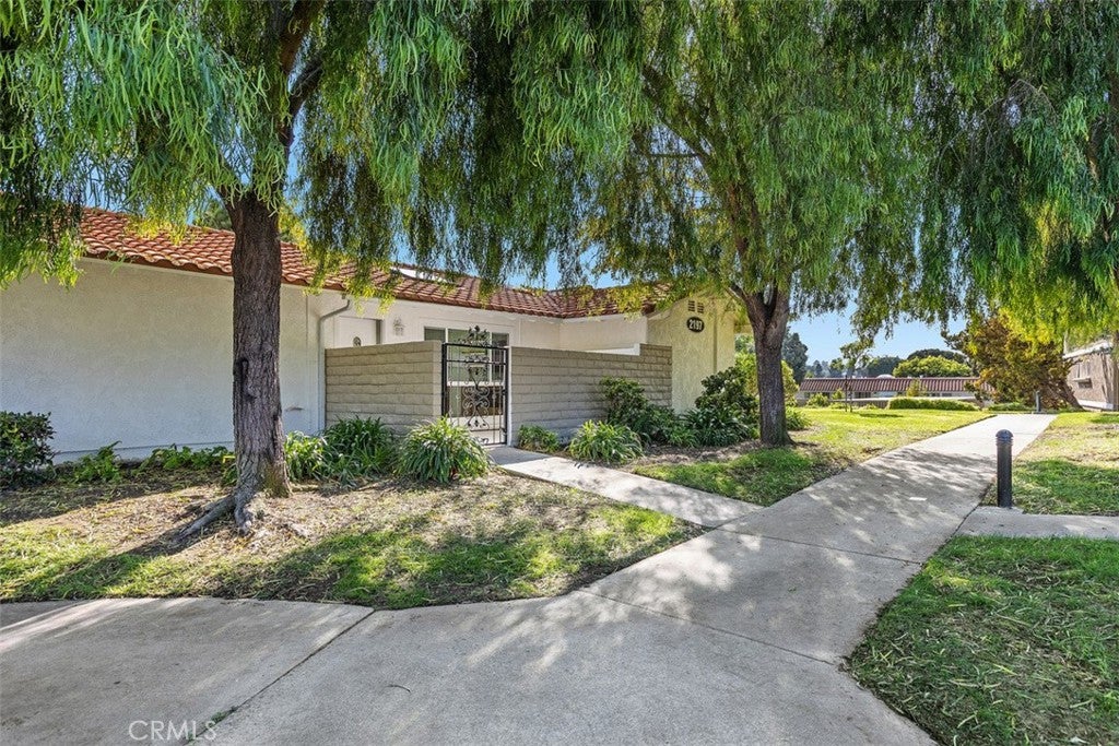 2197 Via Mariposa East B