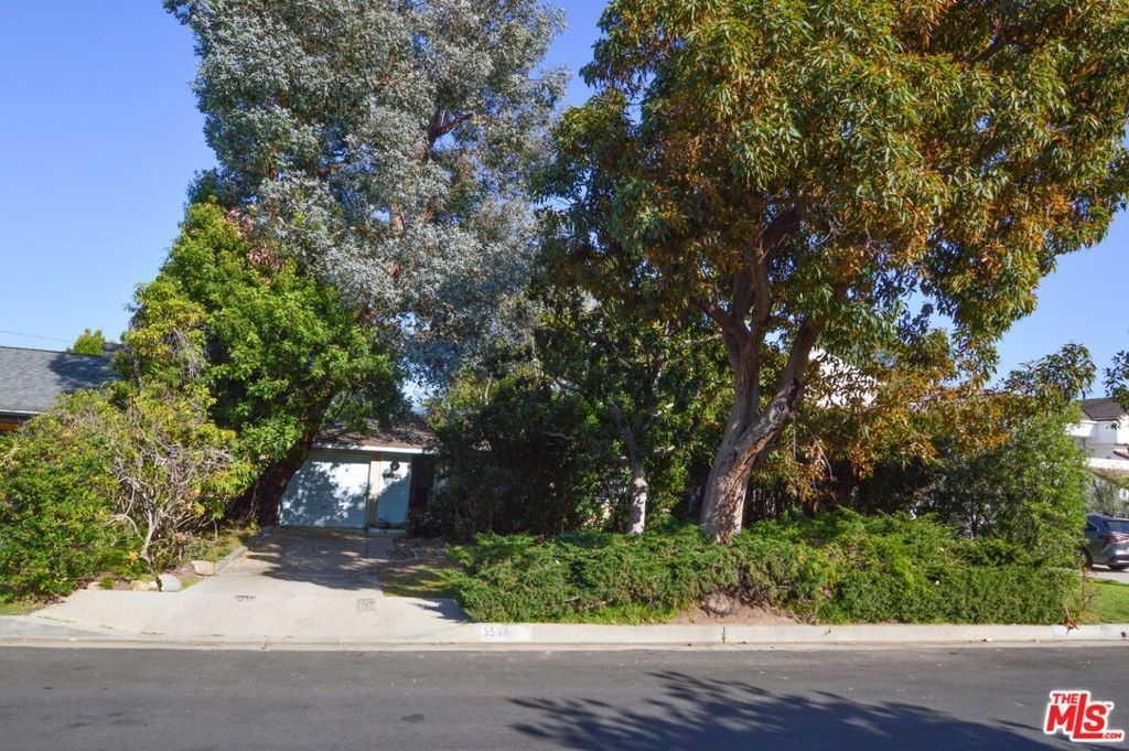 Photo of 3538 Greenfield Avenue, Los Angeles, CA 90034 (MLS # 26646991)