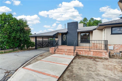 Tiny photo for 2050 E Oakland Avenue, Hemet, CA 92544 (MLS # IG26219880)