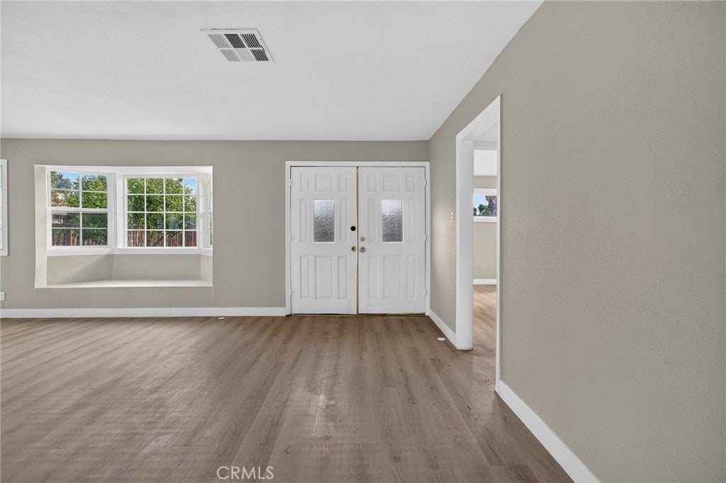 2050 E Oakland
