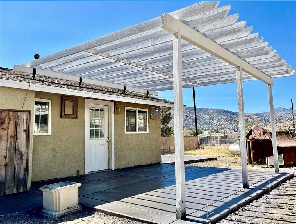 Welcome to your charming 1-bedroom, 1-bath retreat in the heart of Lake Isabella! This cozy 731 sqft. home offers the perfect blend of comfort and functionality, ideal for a weekend escape, short term rental, or full-time living.
Nestled on a spacious 6,534 sq. ft. lot, there’s plenty of room to expand, RV parking and personal watercraft. Just minutes from Lake Isabella and the Kern River, this property is a dream for outdoor enthusiasts—whether you love boating, fishing, hiking, or simply enjoying breathtaking views.
With its prime location, cozy layout, and endless potential, this home is ready to be yours.