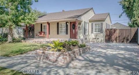 Photo of 2330 Saint Joseph Ave, Long Beach, CA 90815 (MLS # IN26094426)