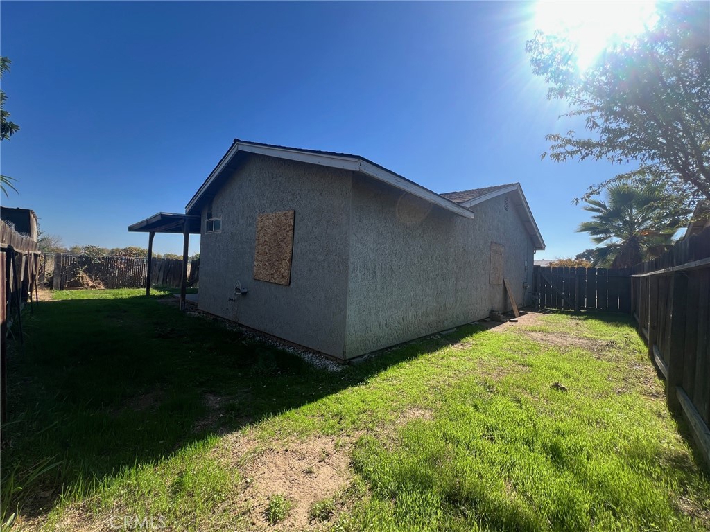 Main image without alt text