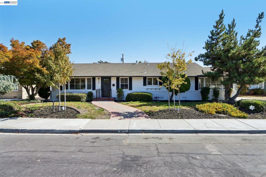 967 Elizabeth Dr
