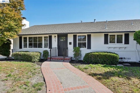 Photo of 967 Elizabeth Dr DR, Santa Clara, CA 95050 (MLS # 41151259)