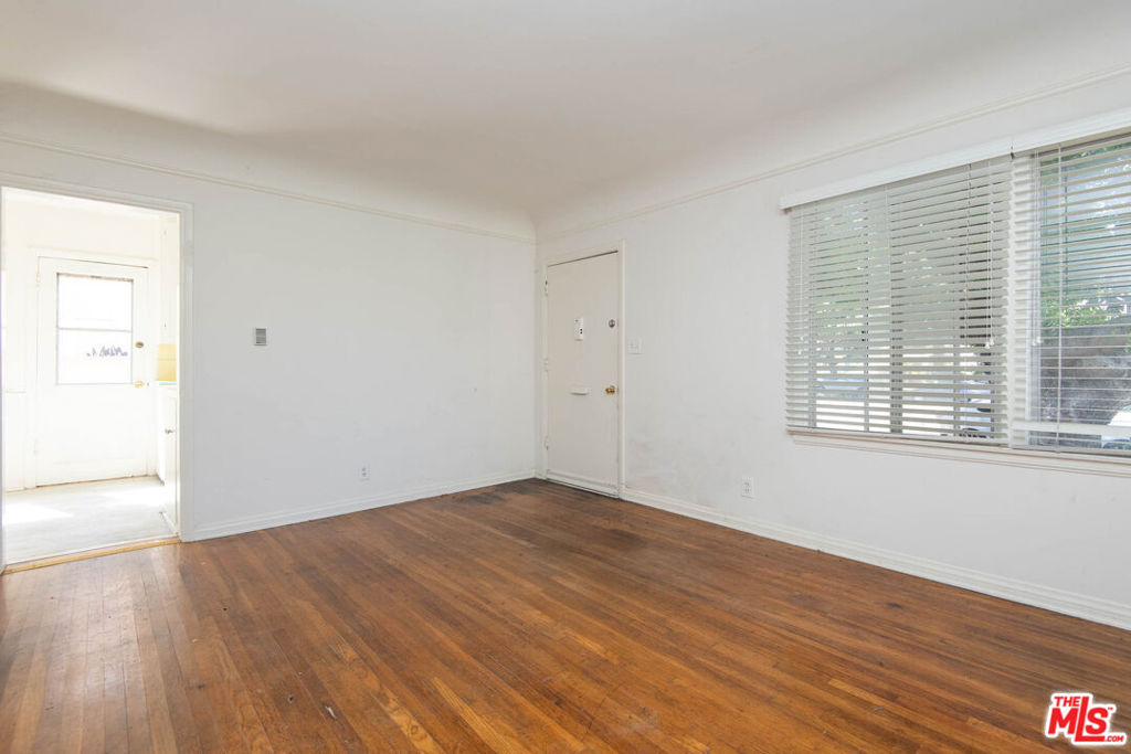 2628 S Barrington Avenue