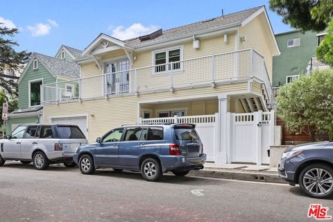 Photo of 652 Kensington Road Rd #B, Santa Monica, CA 90405 (MLS # 26711639)