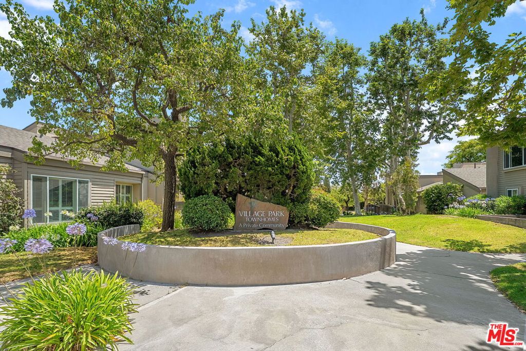 32 Village Pkwy PKWY, Santa Monica CA 90405