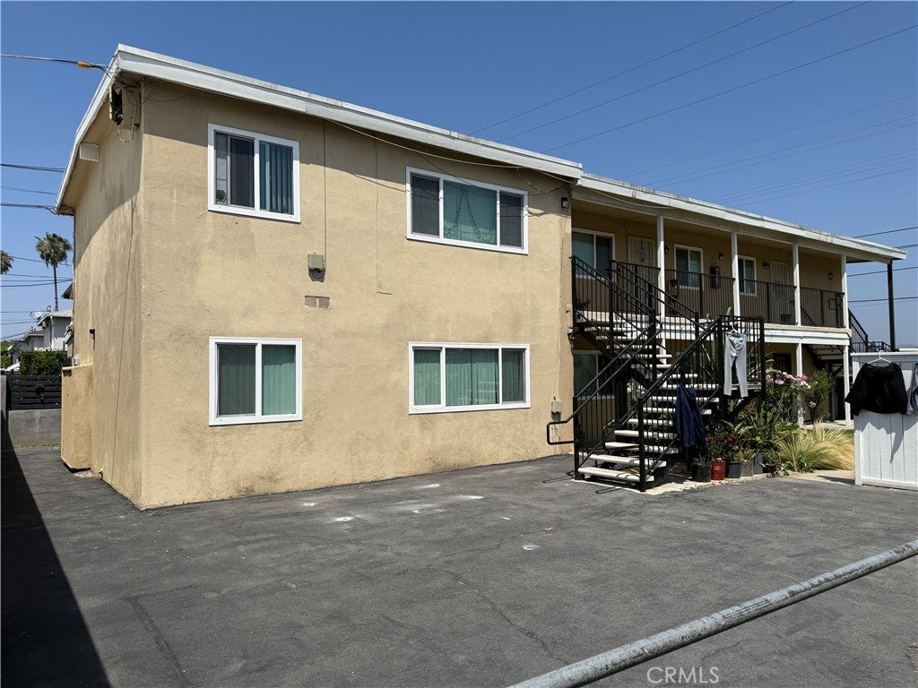 1300 W Valencia