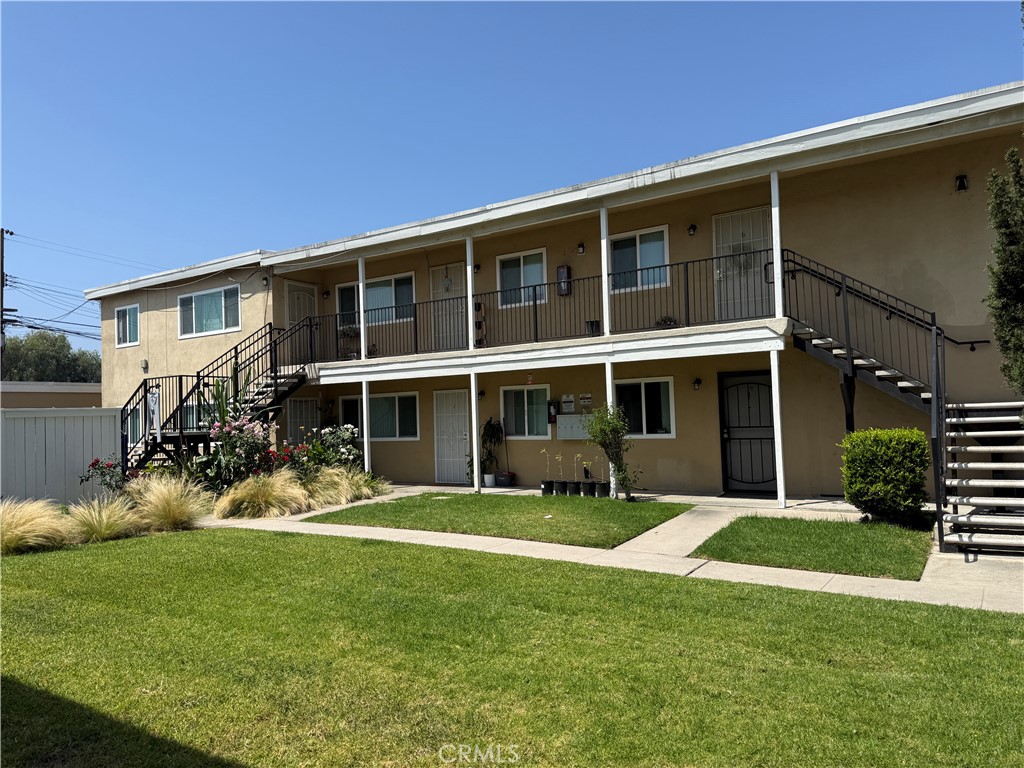 1300 W Valencia