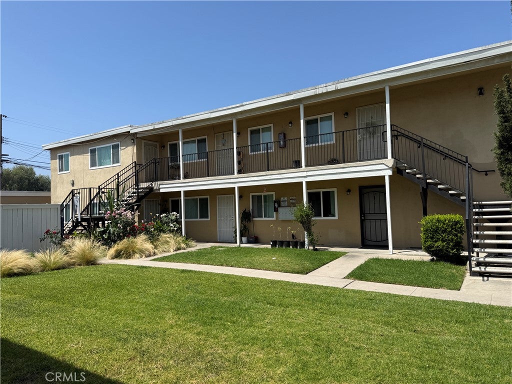 1300 W Valencia