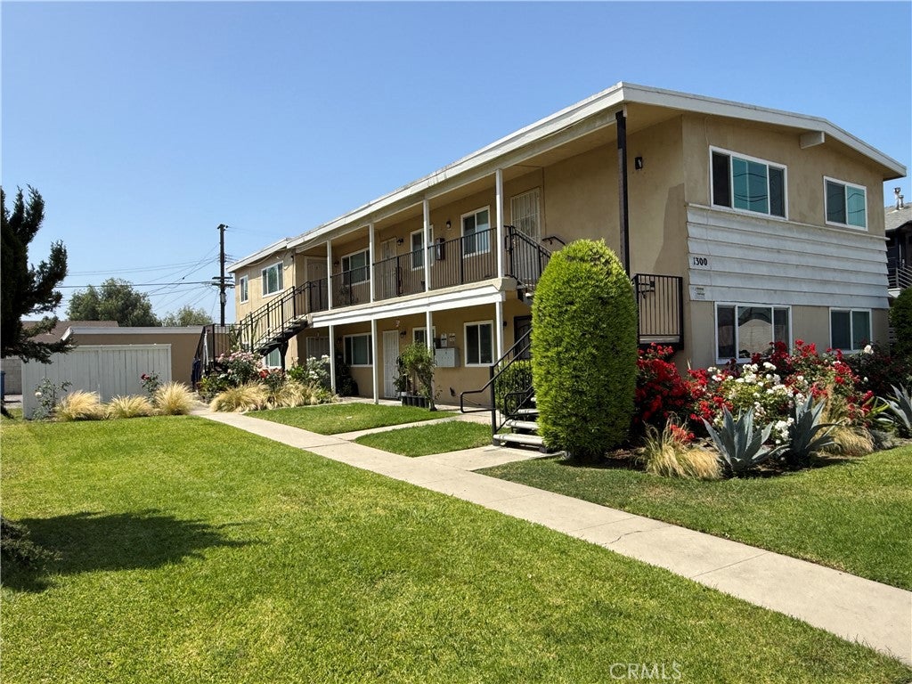 1300 W Valencia