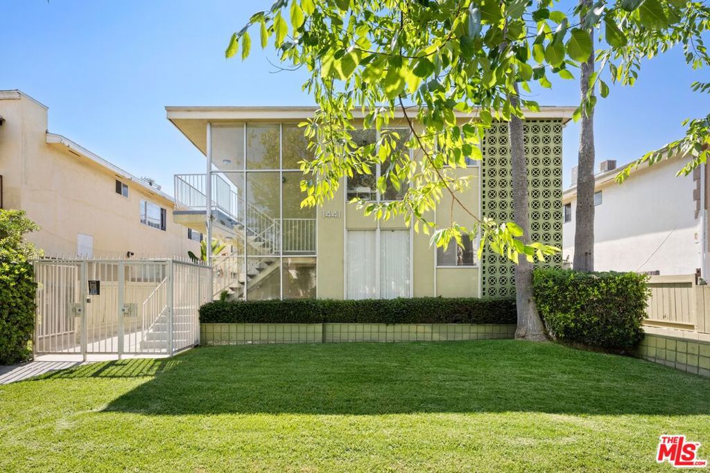 Properties 3 1441 S Hayworth Avenue