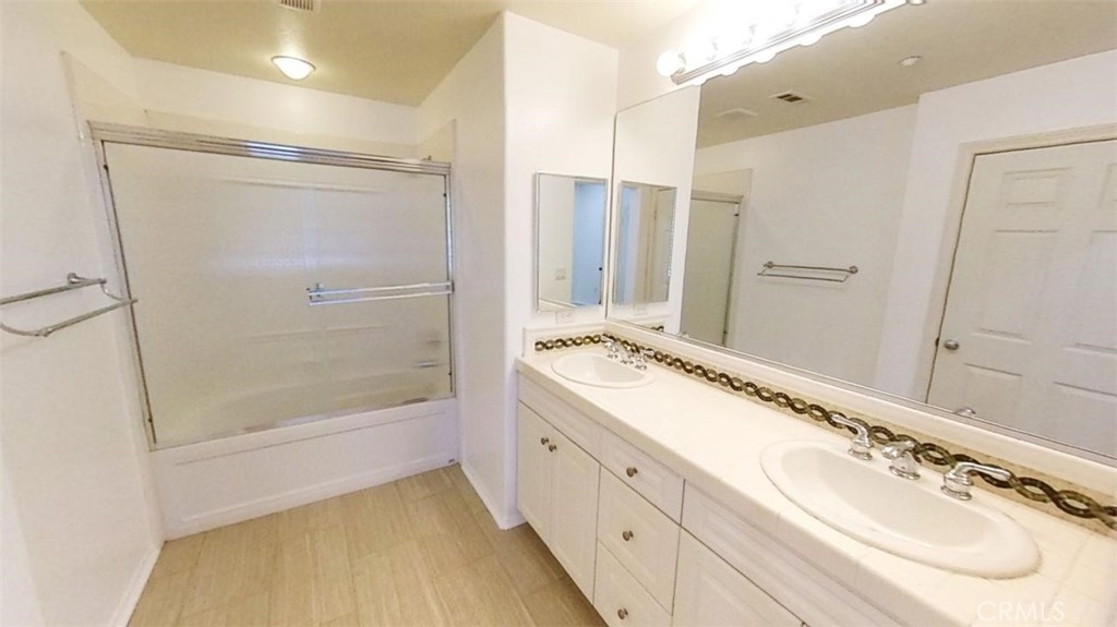 Lombard Court (WDLC) - Residential Lease