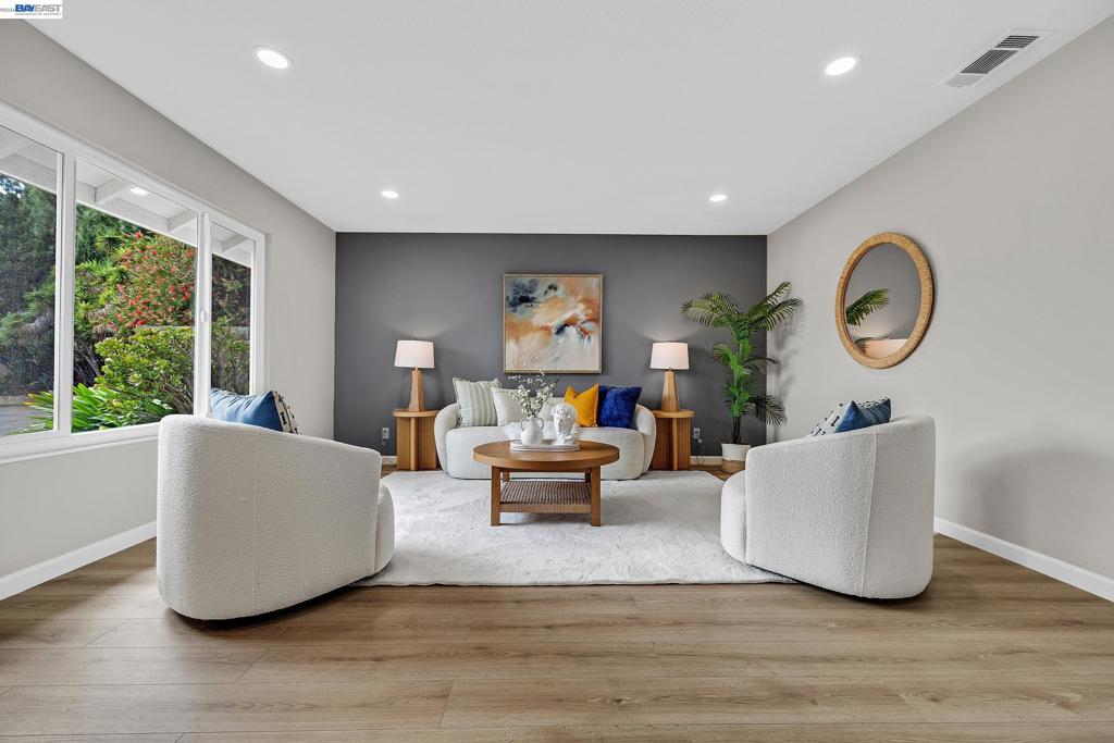 3279 Santa Barbara Ct