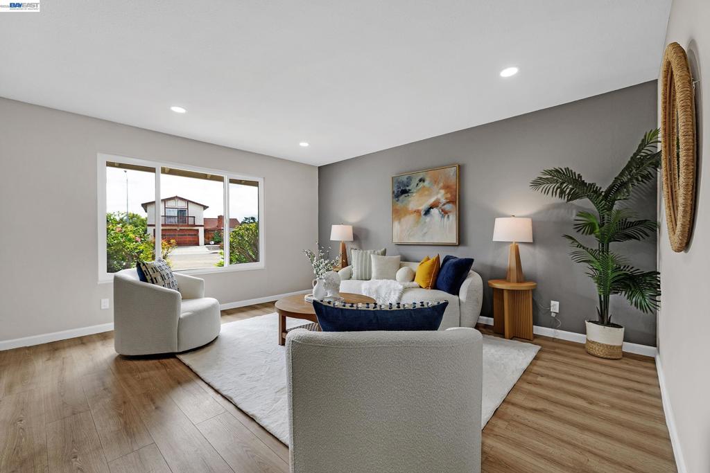 3279 Santa Barbara Ct