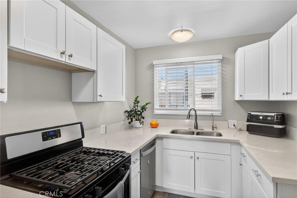 1057 E Appleton 10