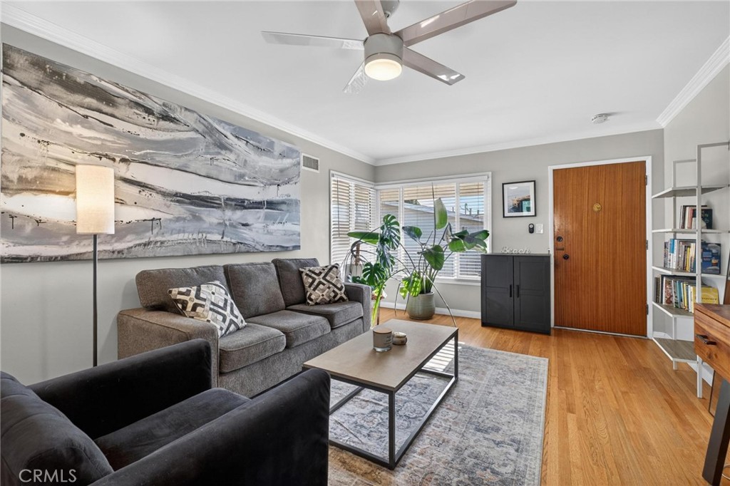 1057 E Appleton 10