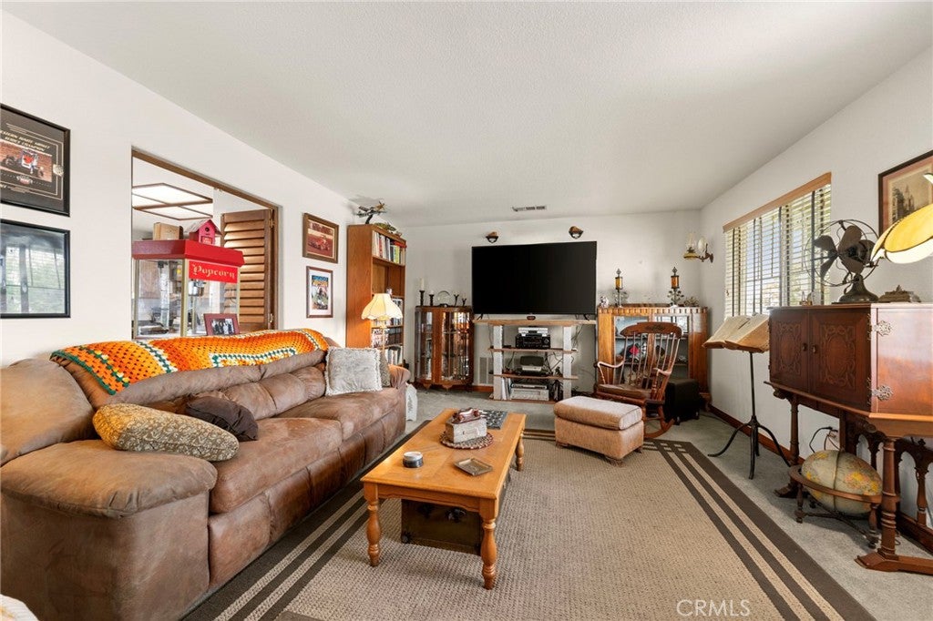 Yucaipa, California, 92399, United States, 3 Bedrooms Bedrooms, ,3 BathroomsBathrooms,Residential,Active,2045768