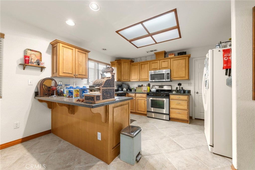 Yucaipa, California, 92399, United States, 3 Bedrooms Bedrooms, ,3 BathroomsBathrooms,Residential,Active,2045768