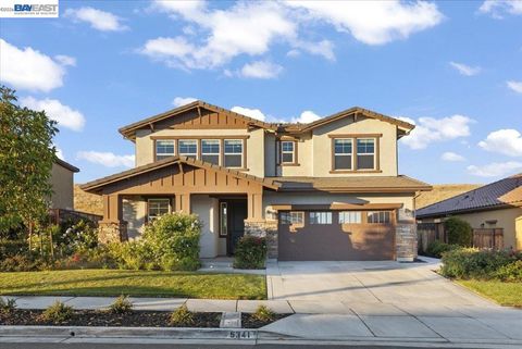 Photo of 5341 Promontory Way Way, Antioch, CA 94531 (MLS # 41133384)