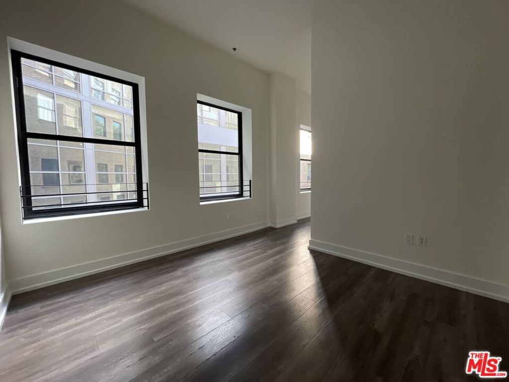 Photo of 727 W 7th Street #724, Los Angeles, CA 90017 (MLS # 25609975)
