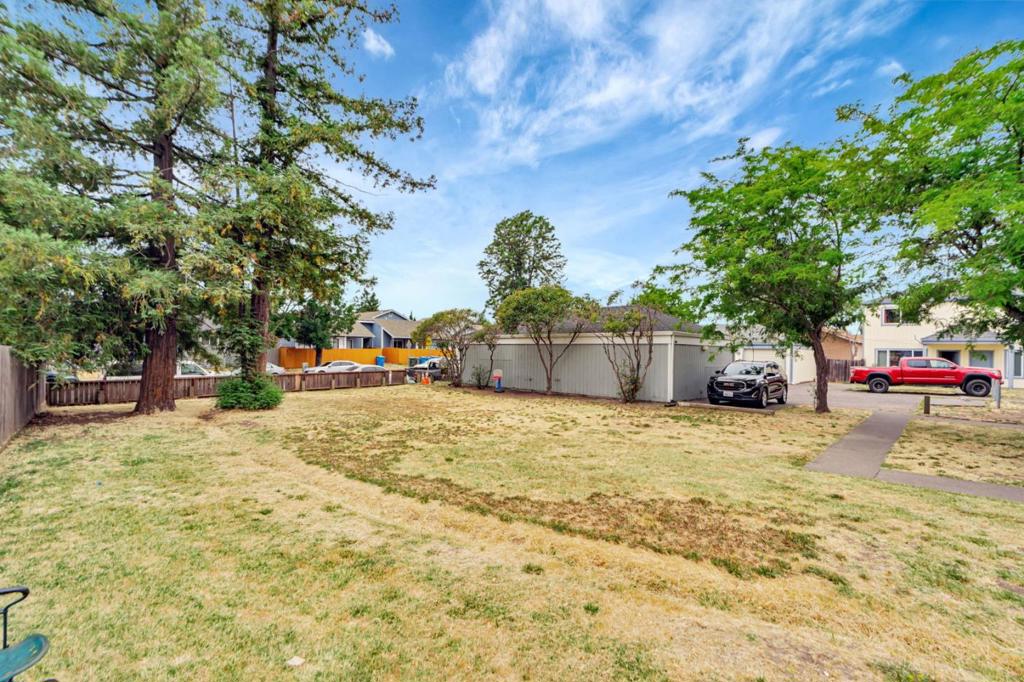2560 Kenton Court
