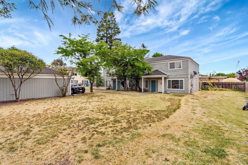 2560 Kenton Court