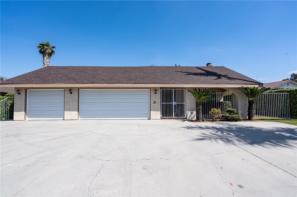 This beautiful 4-bedroom , 2-bathroom single story home offers spacious living with a remodeled kitchen featuring
granite countertops and a center island. A sauna room, a jacuzzi tub bathroom, a Living room with cozy fireplace and a wet bar in the family room. 3 car garage, ABC Unified school district. Close to shopping center and convenient freeway access.