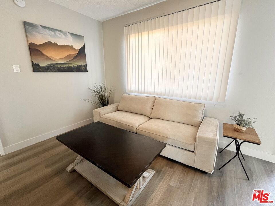 4416 S San Pedro Street